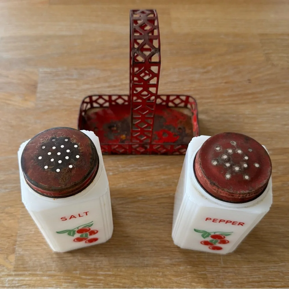 🍒 McKee Tipp City Milk Glass Cherry S&P Shakers |1930s-50s | HTF - Picture 3 of 8